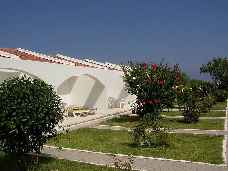 Sempati Hotel Lapithos  Bagian luar foto
