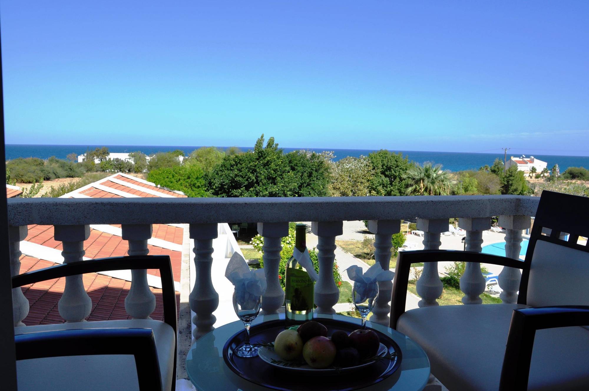 Sempati Hotel Lapithos  Bagian luar foto